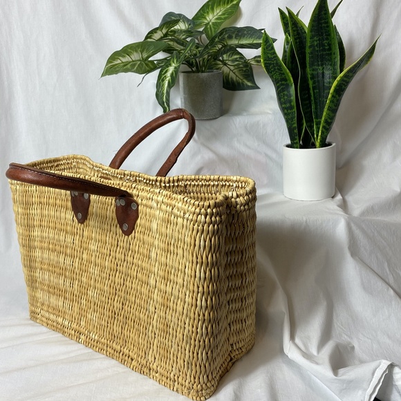 Handbags - Vintage Straw Tote with Leather Handles EUC
